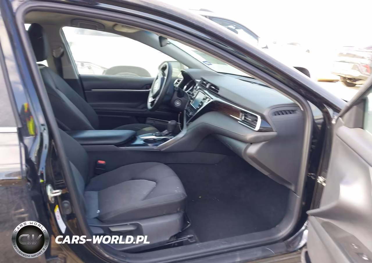 2018 Toyota Camry Le VIN:4T1B11HK7JU136097 - 5