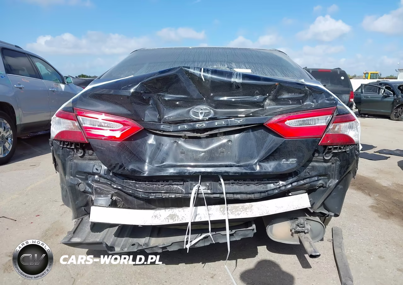 2018 Toyota Camry Le VIN:4T1B11HK7JU136097 - 6