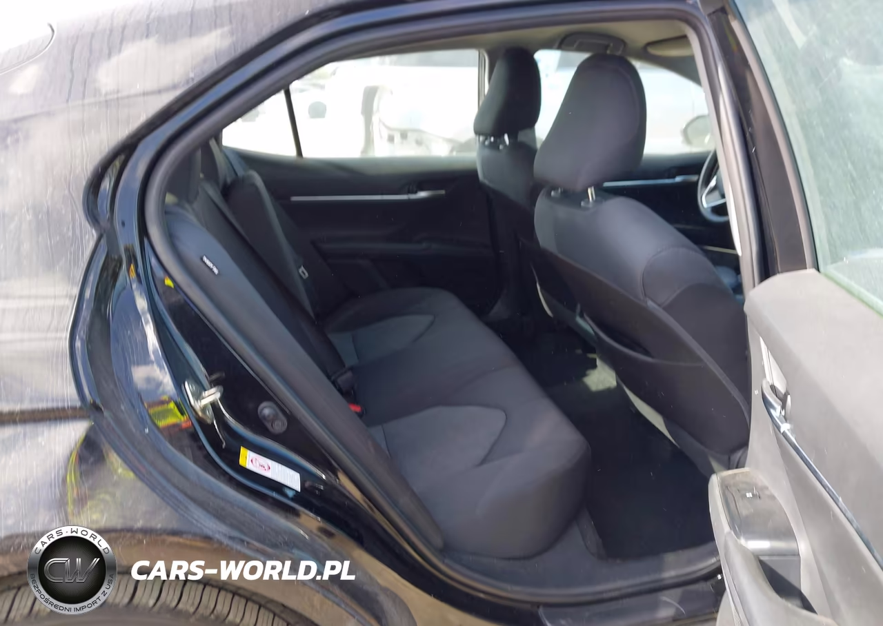 2018 Toyota Camry Le VIN:4T1B11HK7JU136097 - 8