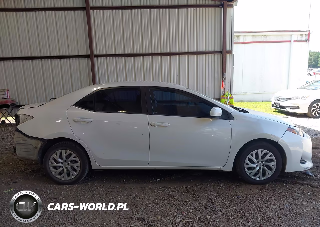 2017 Toyota Corolla Le VIN:5YFBURHE6HP580499 - 13