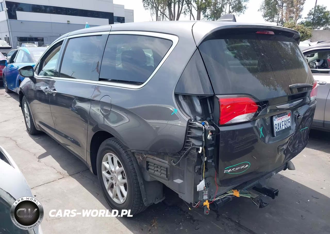 2017 Chrysler Pacifica Lx VIN:2C4RC1CG9HR705426 - 3