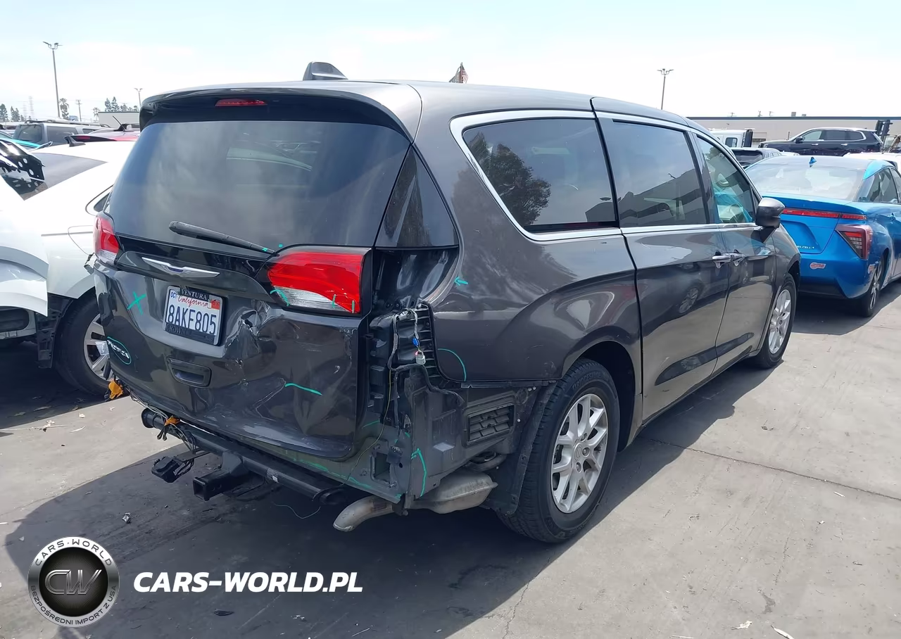 2017 Chrysler Pacifica Lx VIN:2C4RC1CG9HR705426 - 4