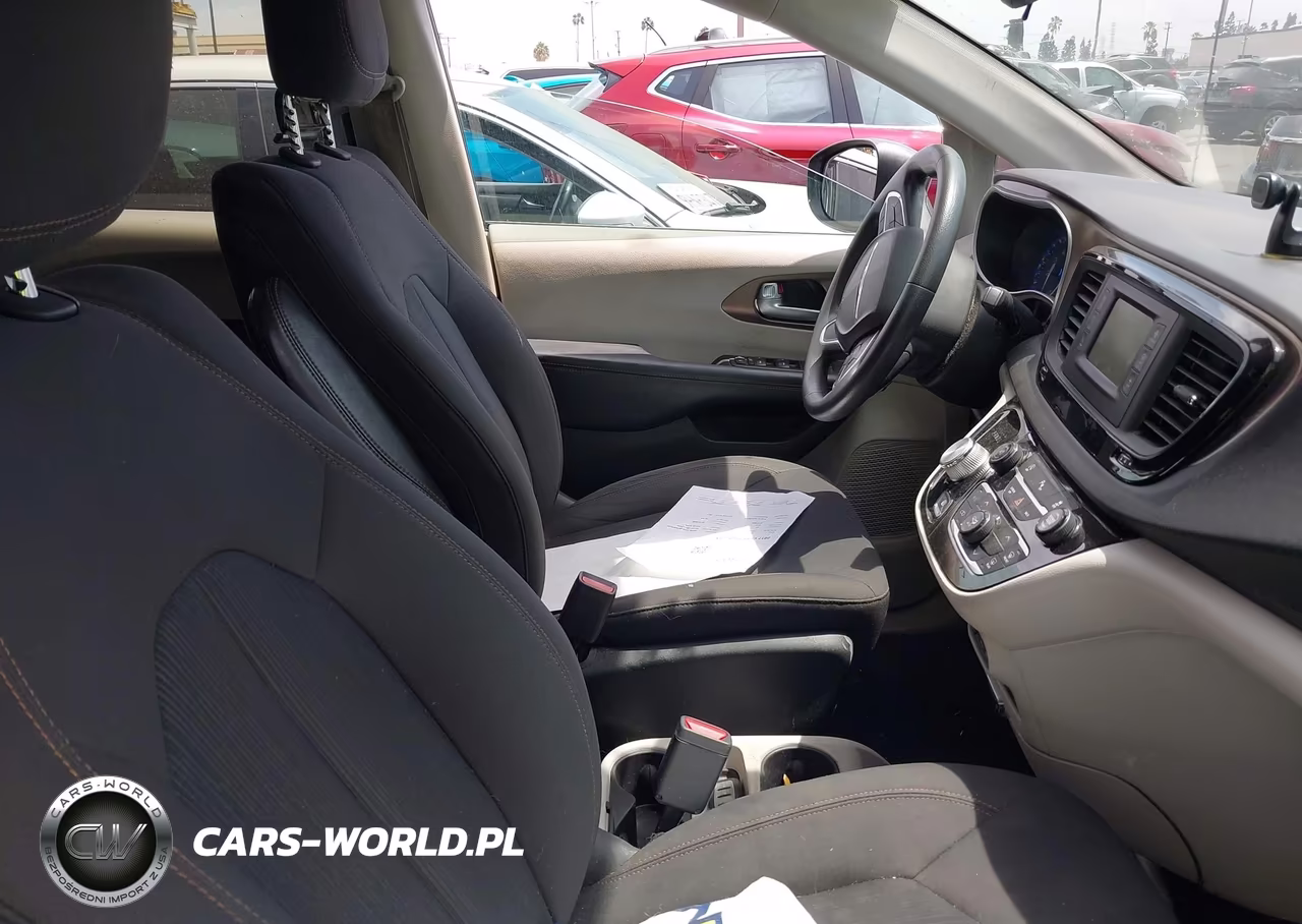 2017 Chrysler Pacifica Lx VIN:2C4RC1CG9HR705426 - 5