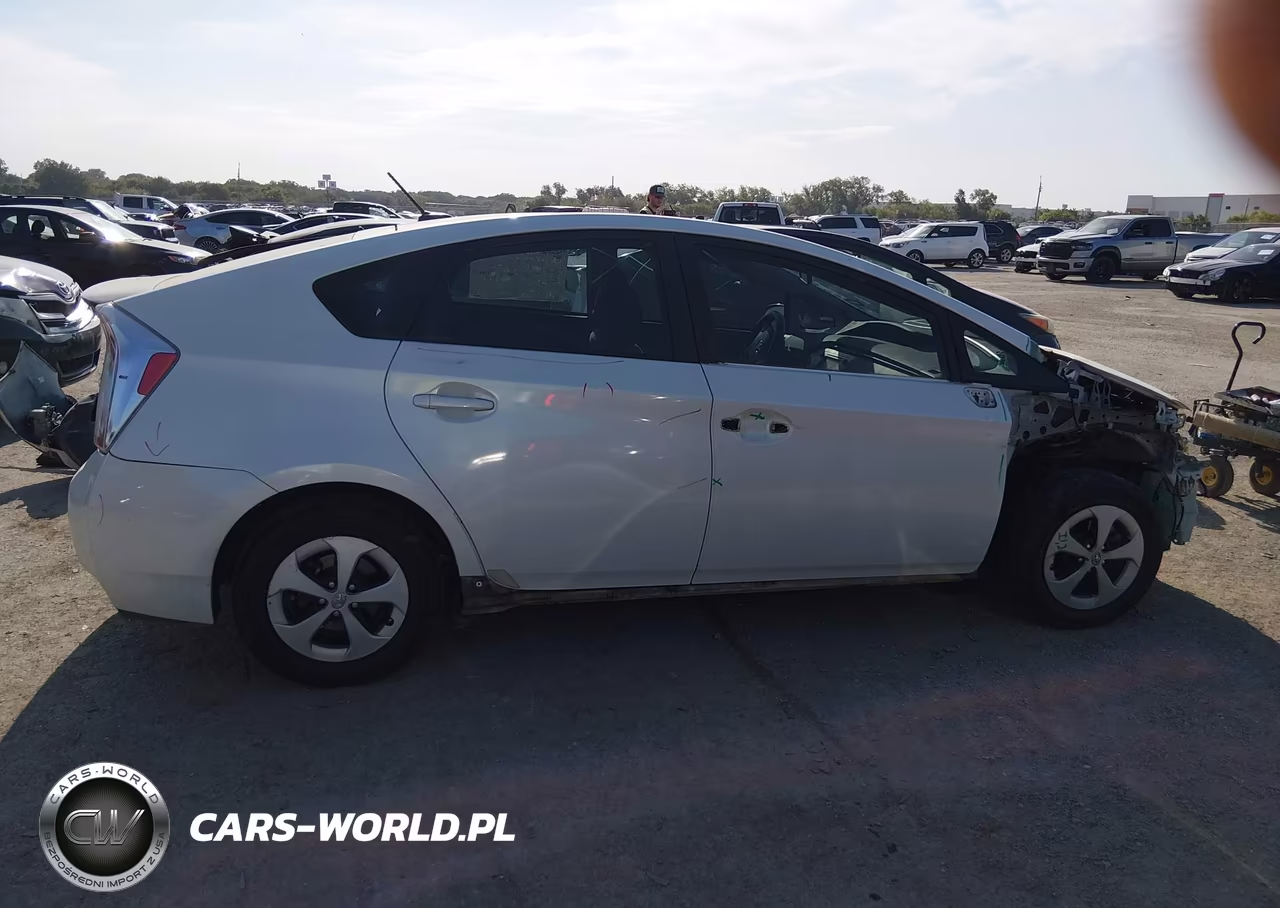 2015 Toyota Prius Three VIN:JTDKN3DU1F1983525 - 13