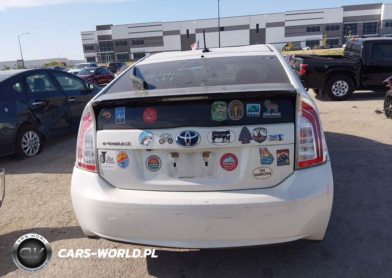 2015 Toyota Prius Three VIN:JTDKN3DU1F1983525 - 16