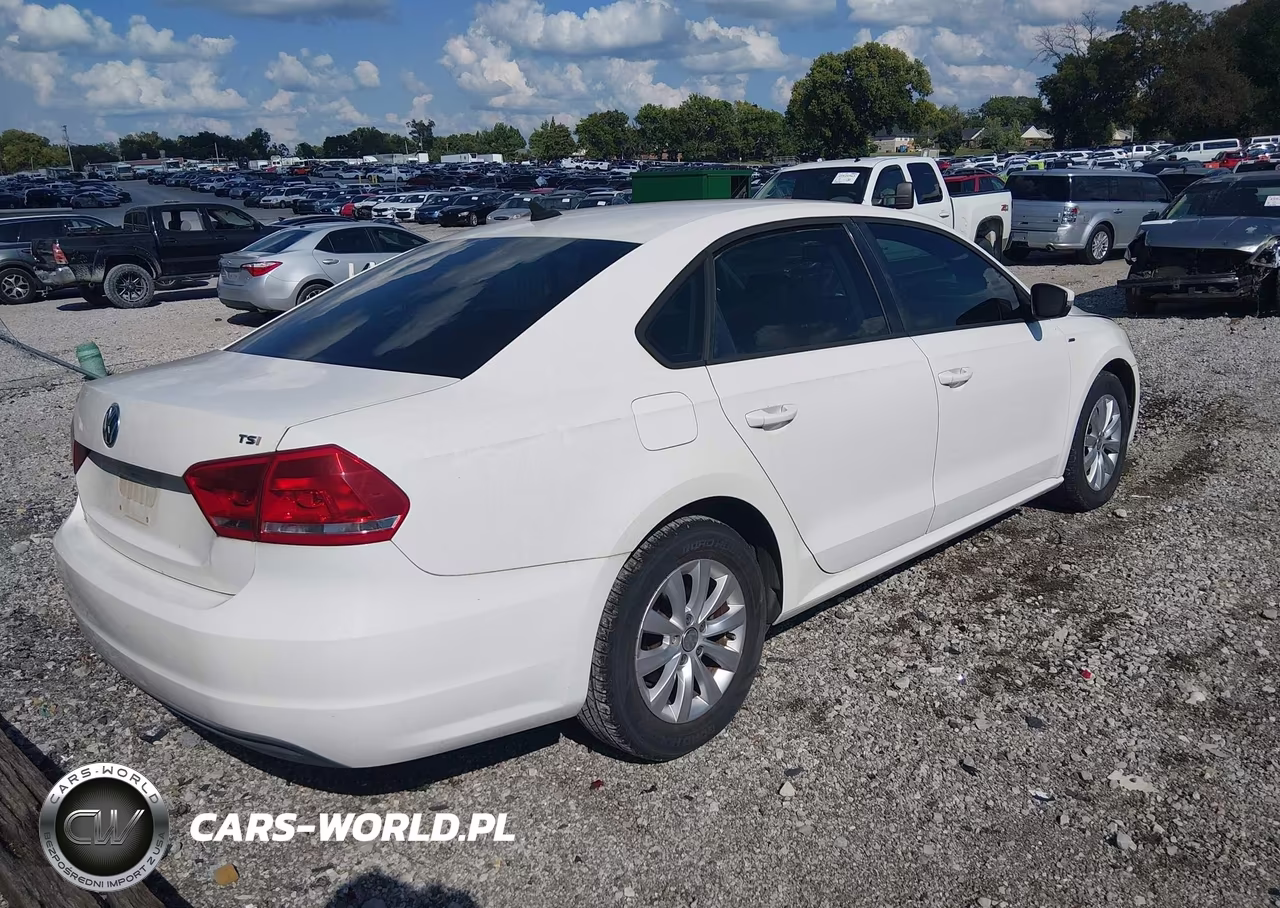 2015 Volkswagen Passat 1.8T Wolfsburg Edition VIN:1VWAT7A38FC020319 - 4
