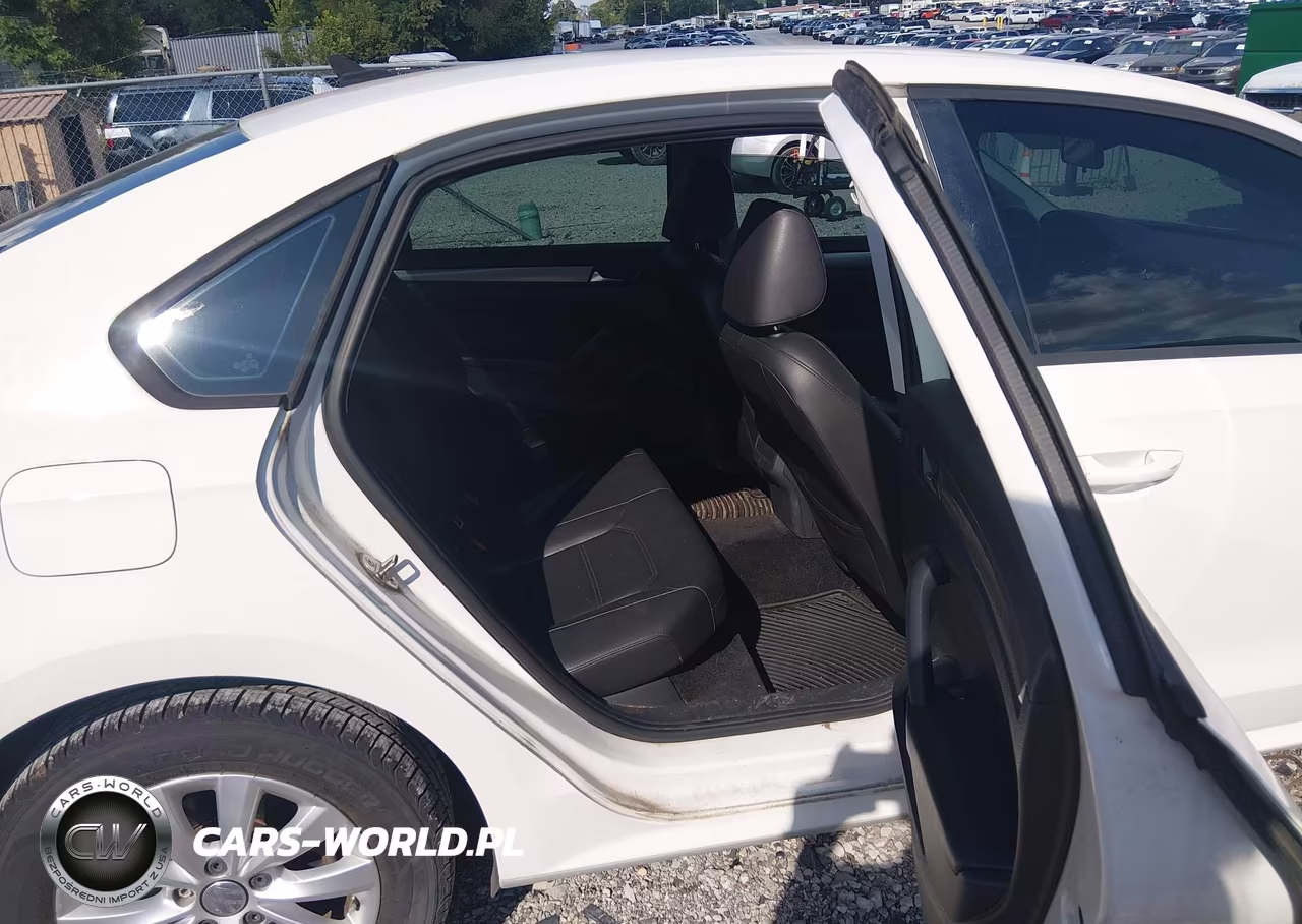 2015 Volkswagen Passat 1.8T Wolfsburg Edition VIN:1VWAT7A38FC020319 - 8