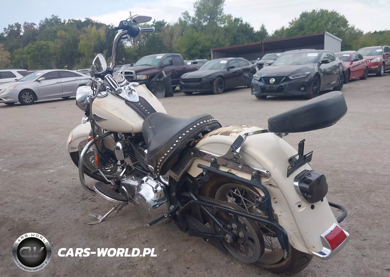 2014 Harley-Davidson Flstc Heritage Softail Classic VIN:1HD1BWV16EB053461 - 3