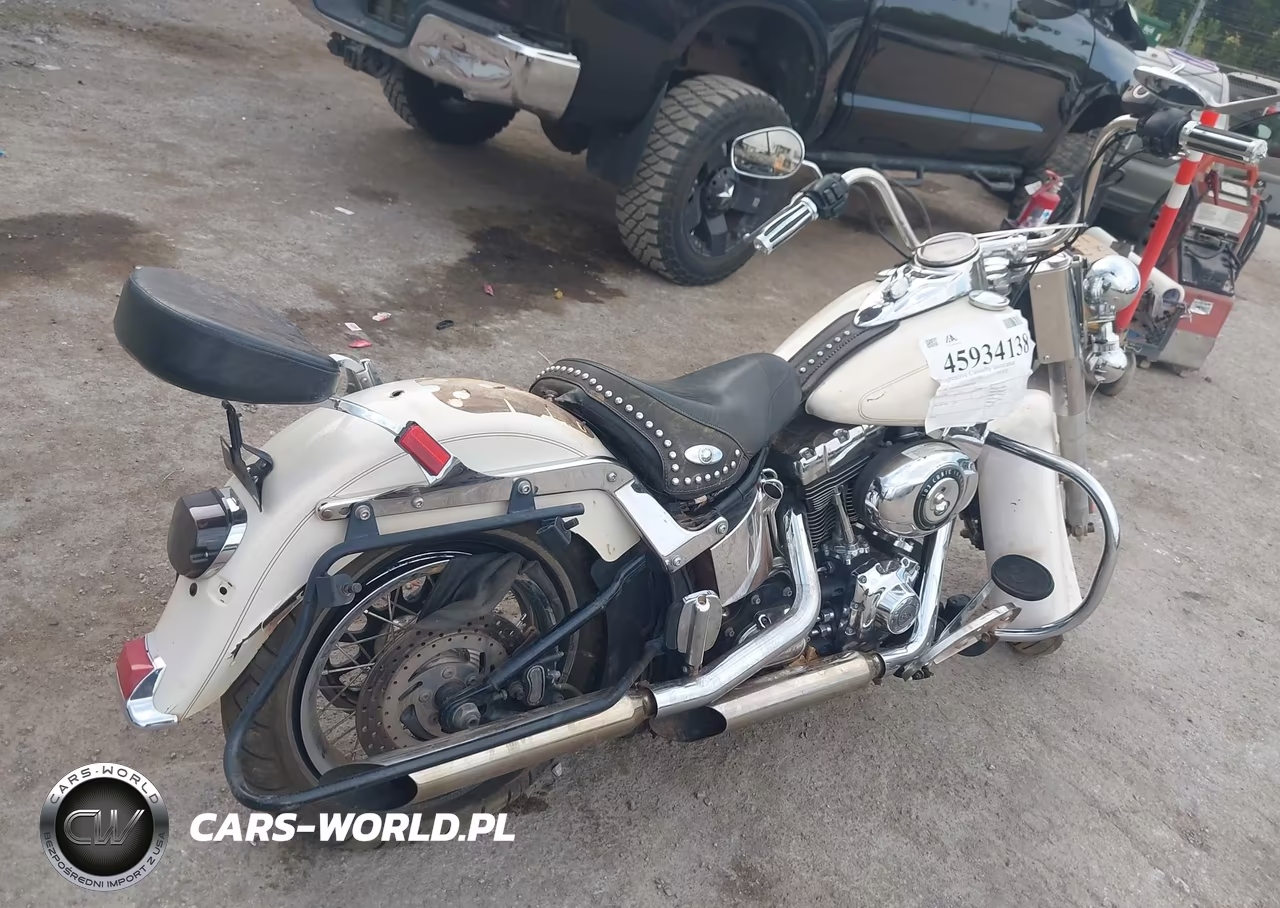 2014 Harley-Davidson Flstc Heritage Softail Classic VIN:1HD1BWV16EB053461 - 4