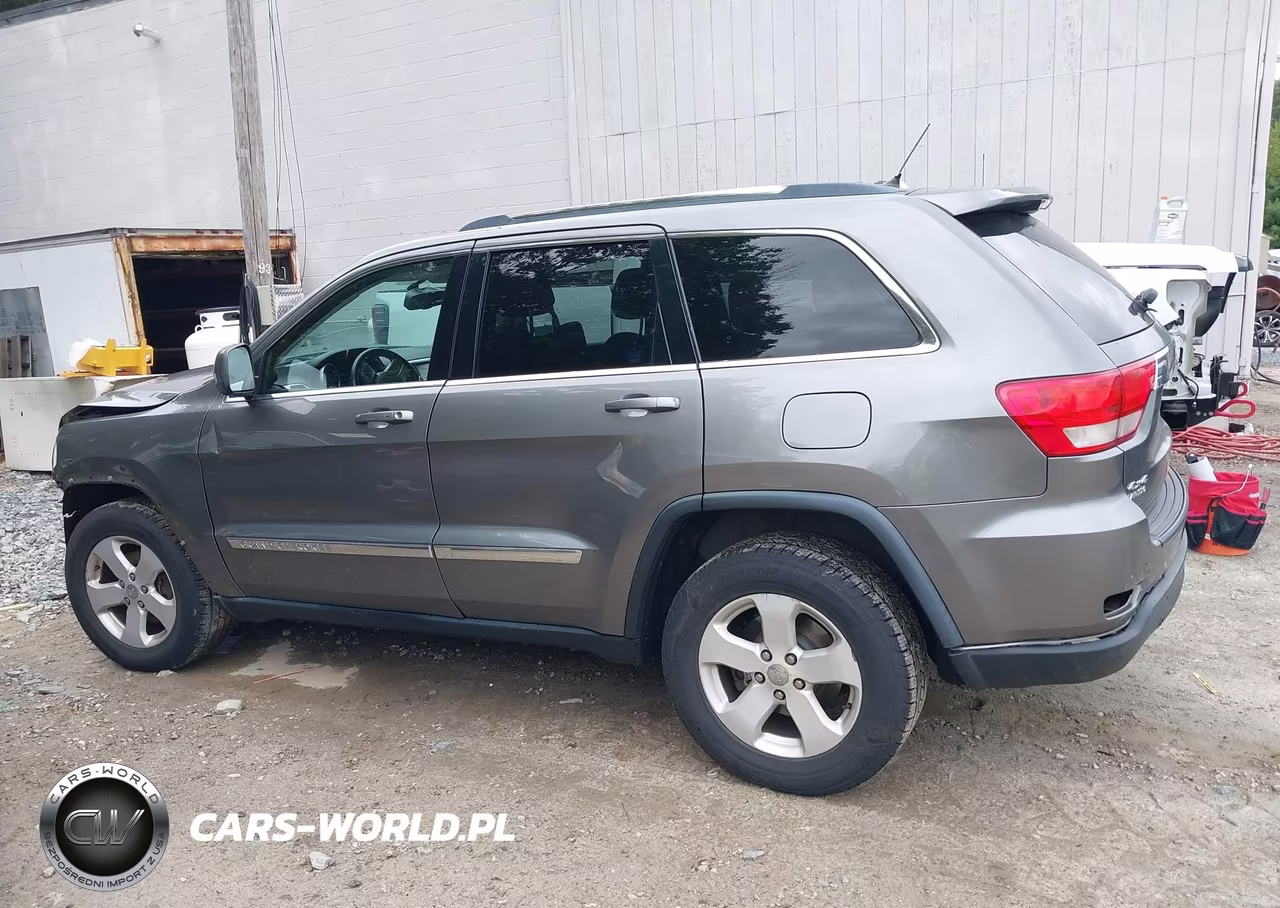 2013 Jeep Grand Cherokee Laredo VIN:1C4RJFAG6DC582175 - 15