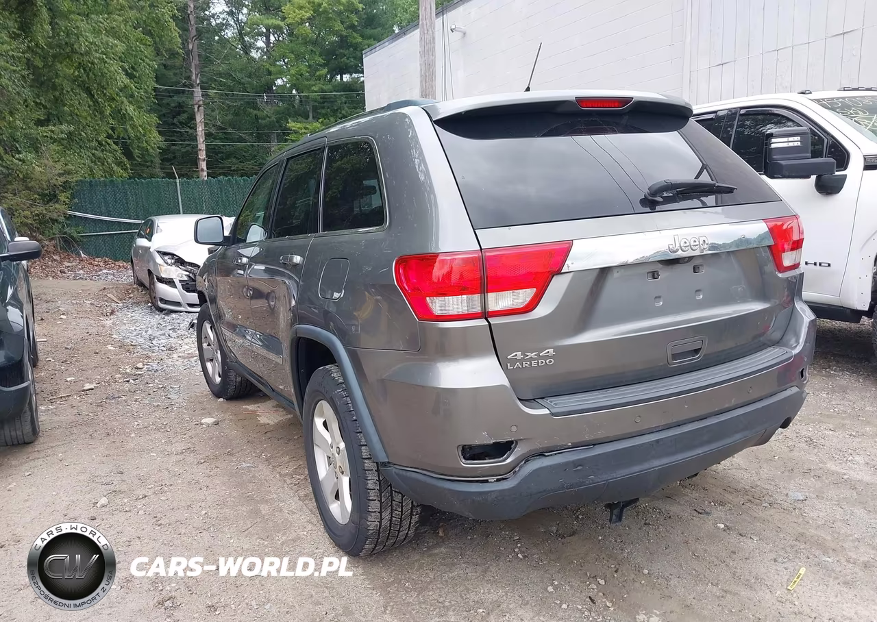 2013 Jeep Grand Cherokee Laredo VIN:1C4RJFAG6DC582175 - 3