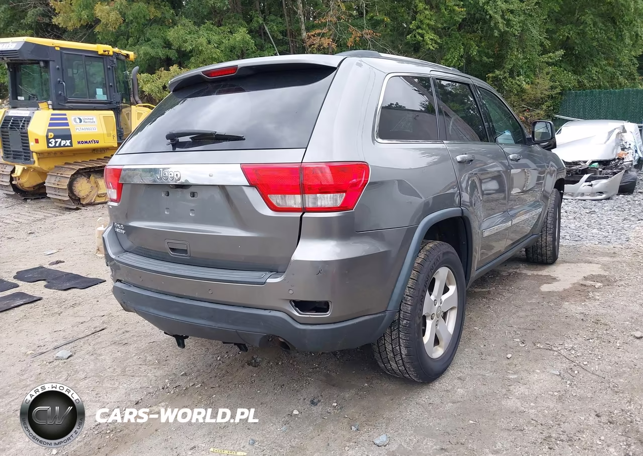 2013 Jeep Grand Cherokee Laredo VIN:1C4RJFAG6DC582175 - 4
