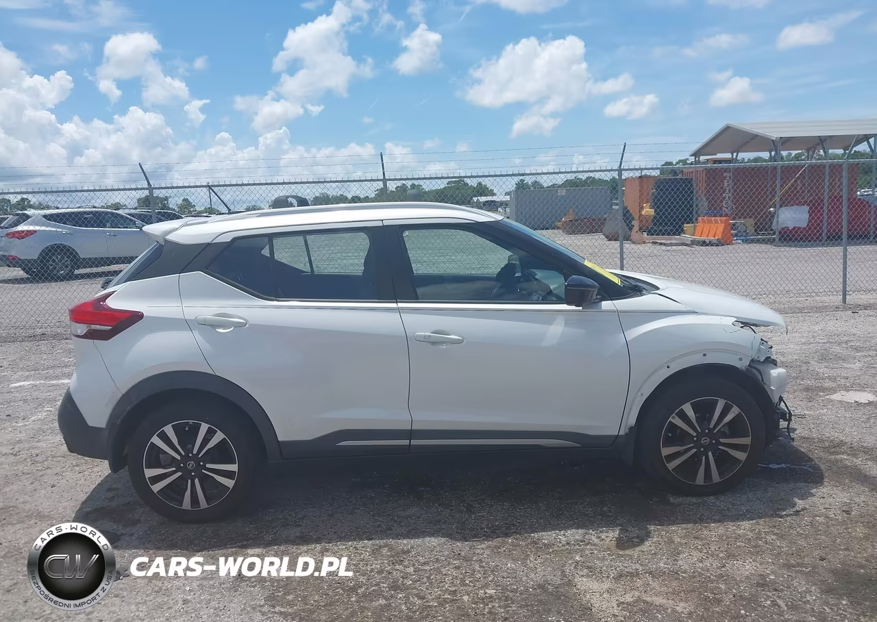 2019 Nissan Kicks Sr VIN:3N1CP5CU7KL470586 - 13