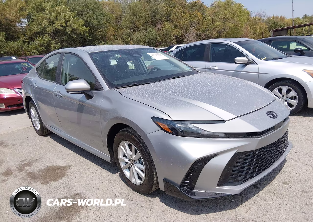 2025 Toyota Camry Le – zdjęcie 1 z 16