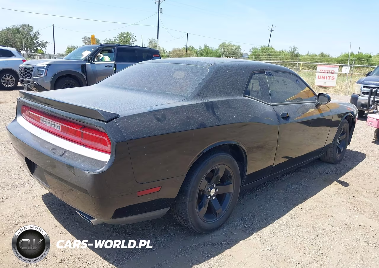 DODGE CHALLENGER VIN:2C3CDYAG4DH561917 - 4
