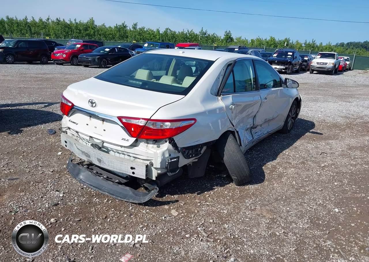 2017 Toyota Camry Xle VIN:4T1BF1FK6HU782052 - 4