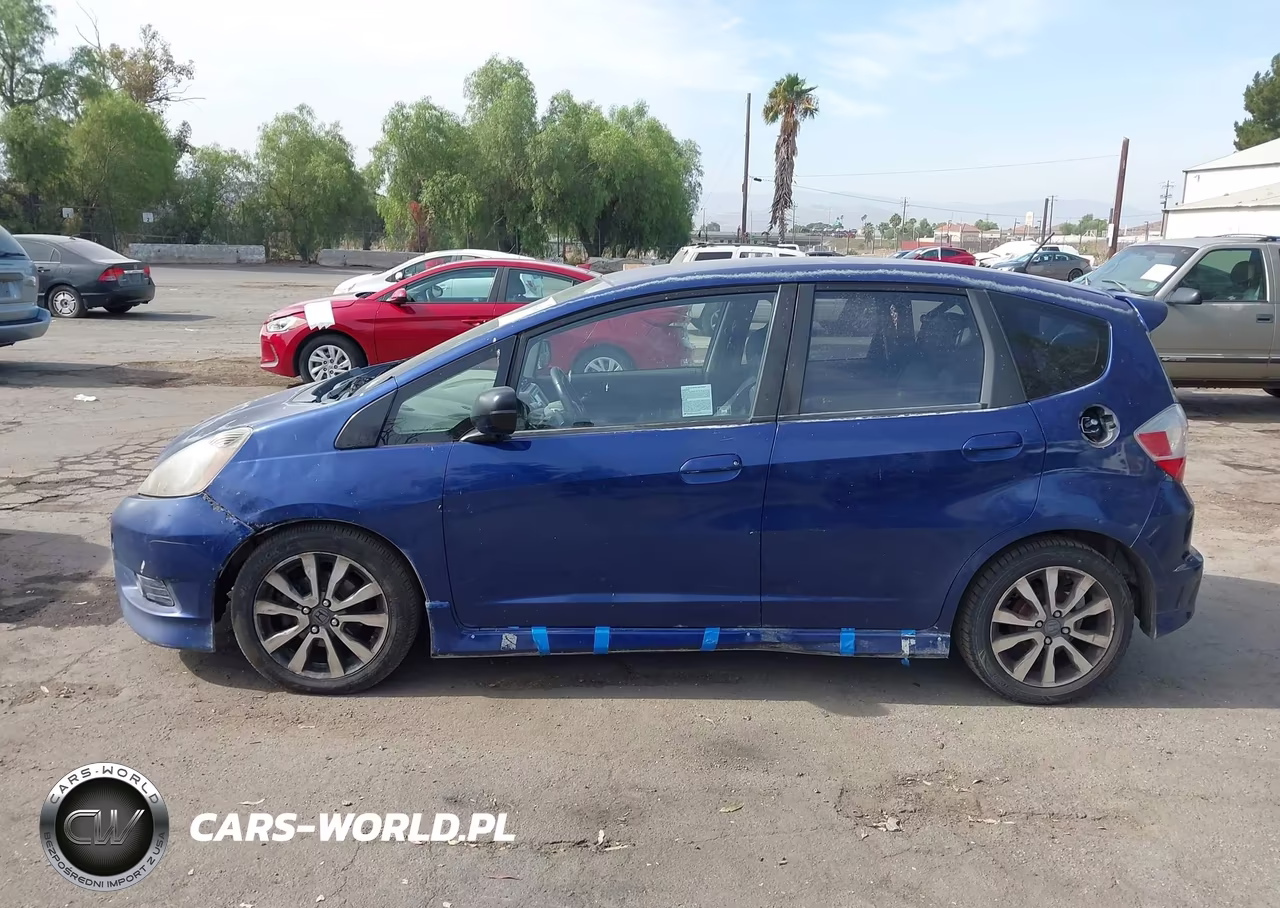 2013 Honda Fit Sport VIN:JHMGE8H69DC059123 - 14