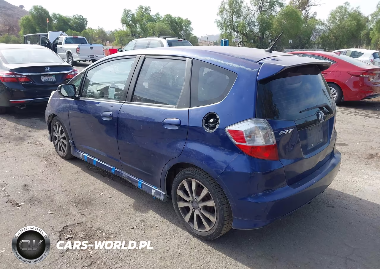 2013 Honda Fit Sport VIN:JHMGE8H69DC059123 - 3