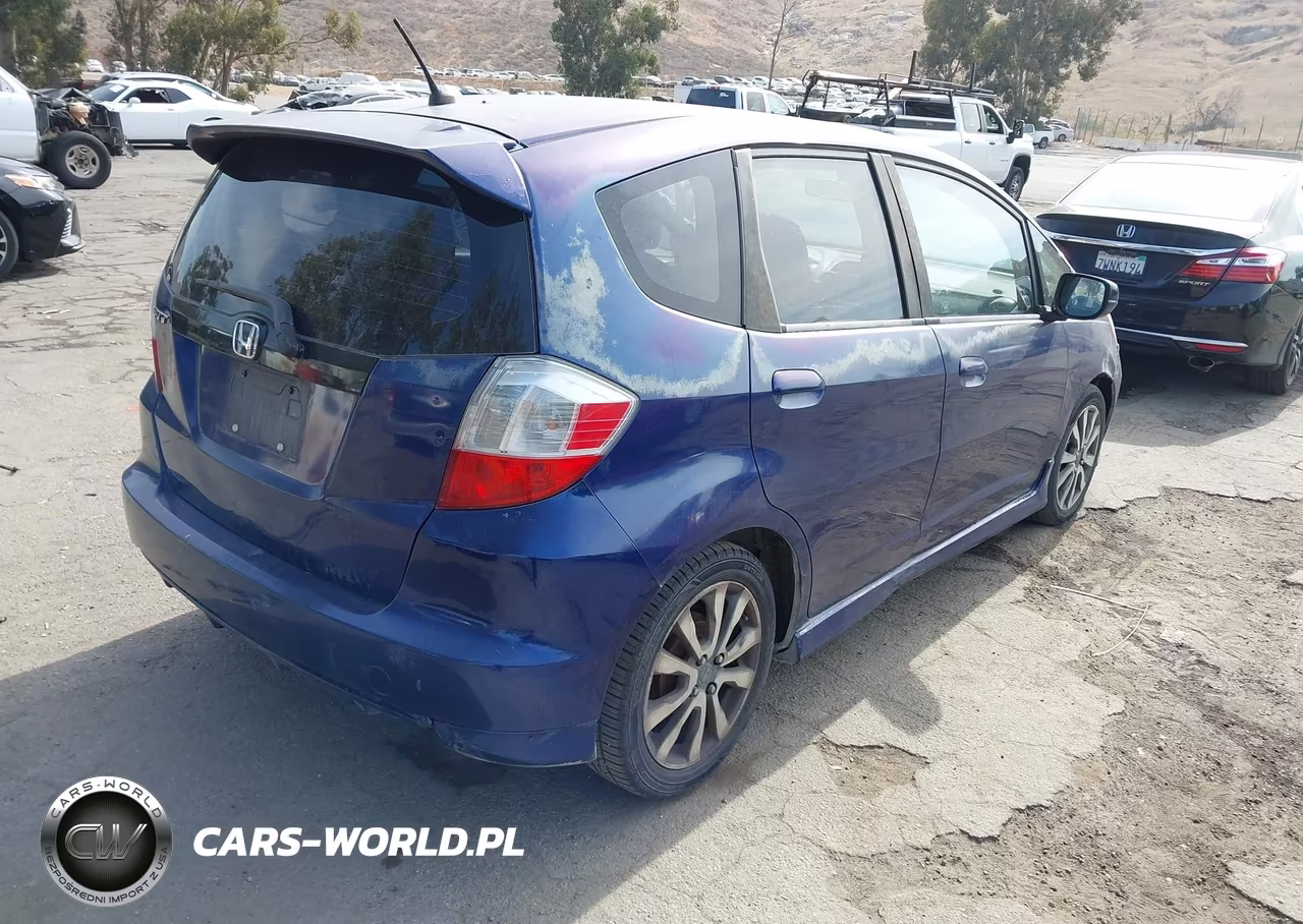 2013 Honda Fit Sport VIN:JHMGE8H69DC059123 - 4