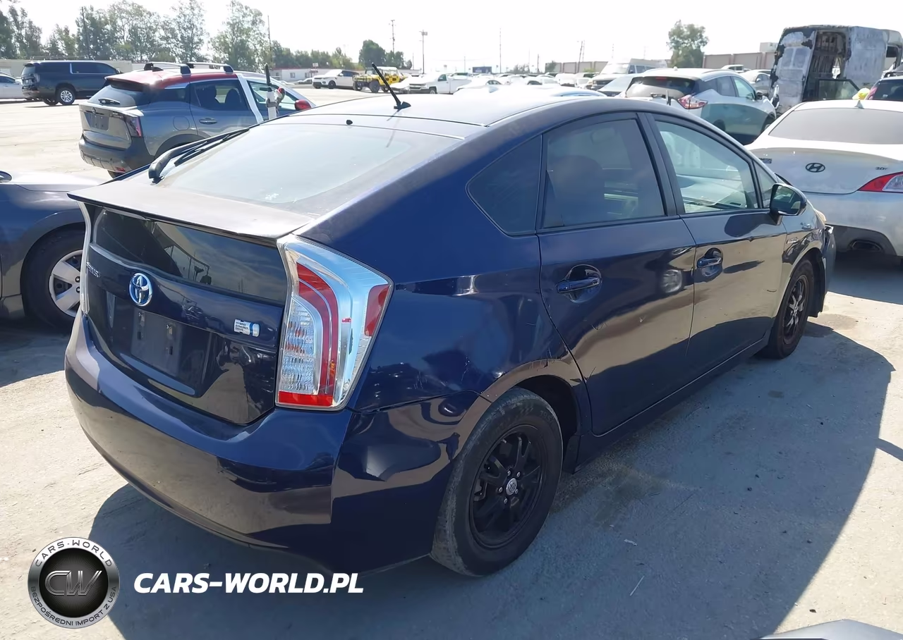 2015 Toyota Prius Two VIN:JTDKN3DU5F0446890 - 4