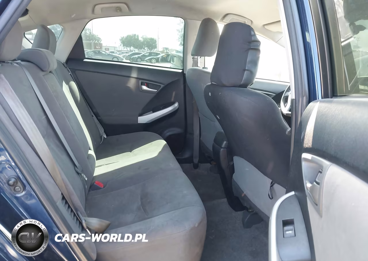 2015 Toyota Prius Two VIN:JTDKN3DU5F0446890 - 8