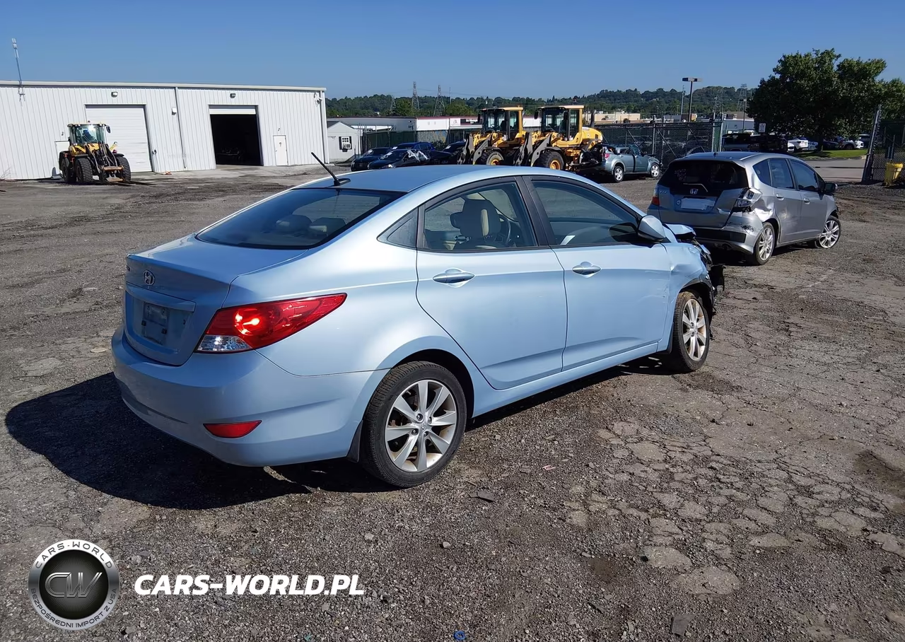 2013 Hyundai Accent Gls VIN:KMHCU4AE7DU427690 - 4