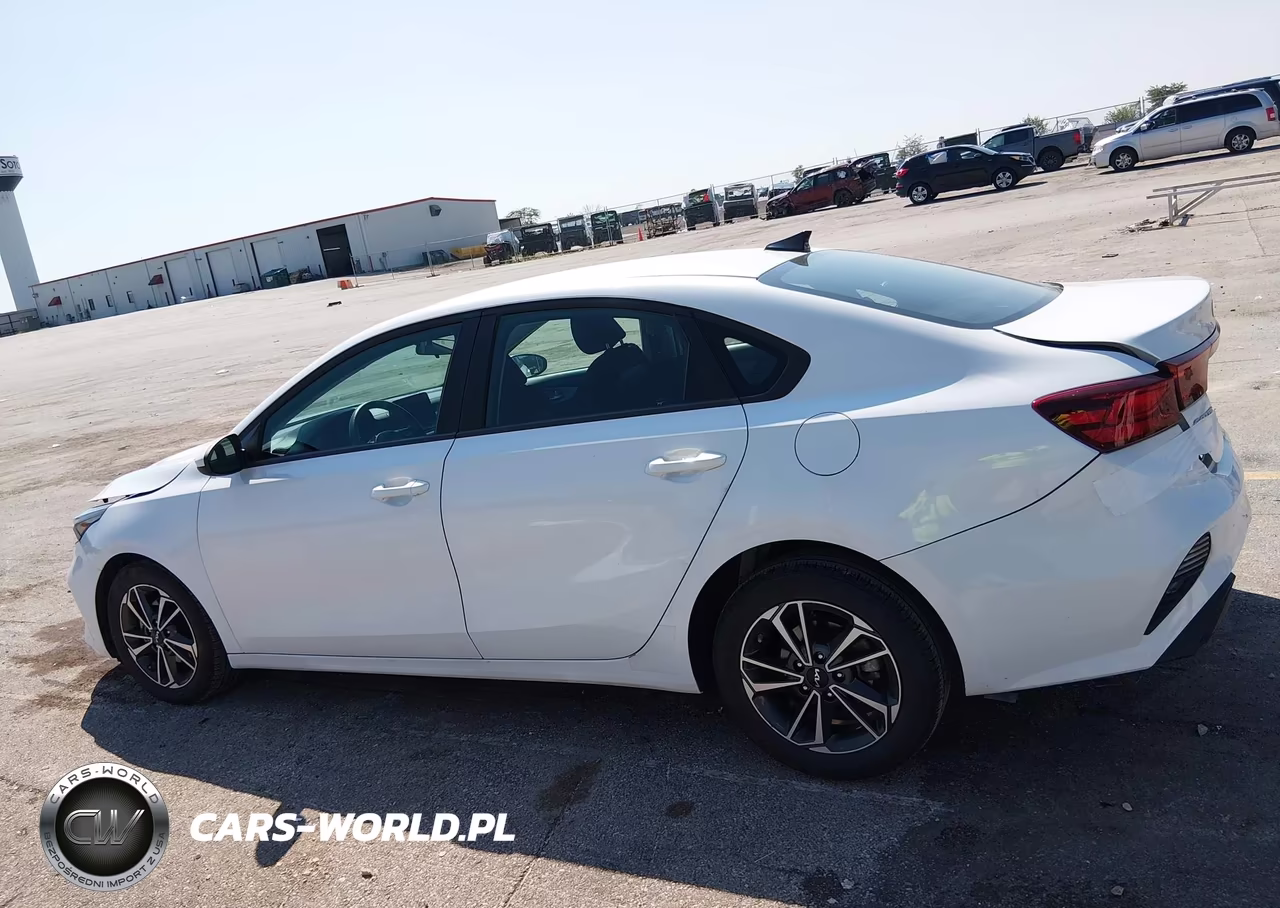 2024 Kia Forte Lxs VIN:3KPF24AD9RE815850 - 15