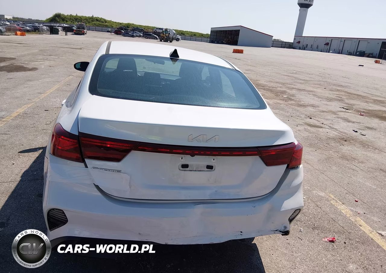 2024 Kia Forte Lxs VIN:3KPF24AD9RE815850 - 17
