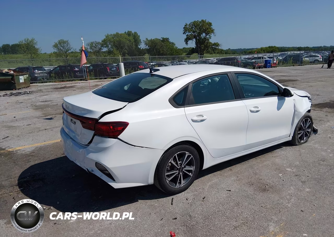 2024 Kia Forte Lxs VIN:3KPF24AD9RE815850 - 4
