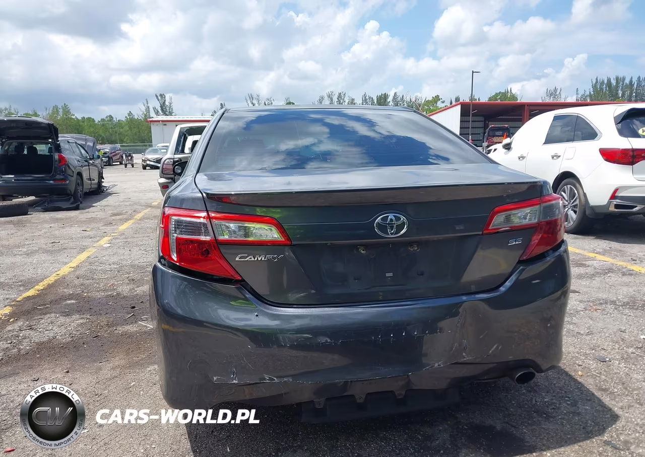 2014 Toyota Camry Se VIN:4T1BF1FK3EU432115 - 16
