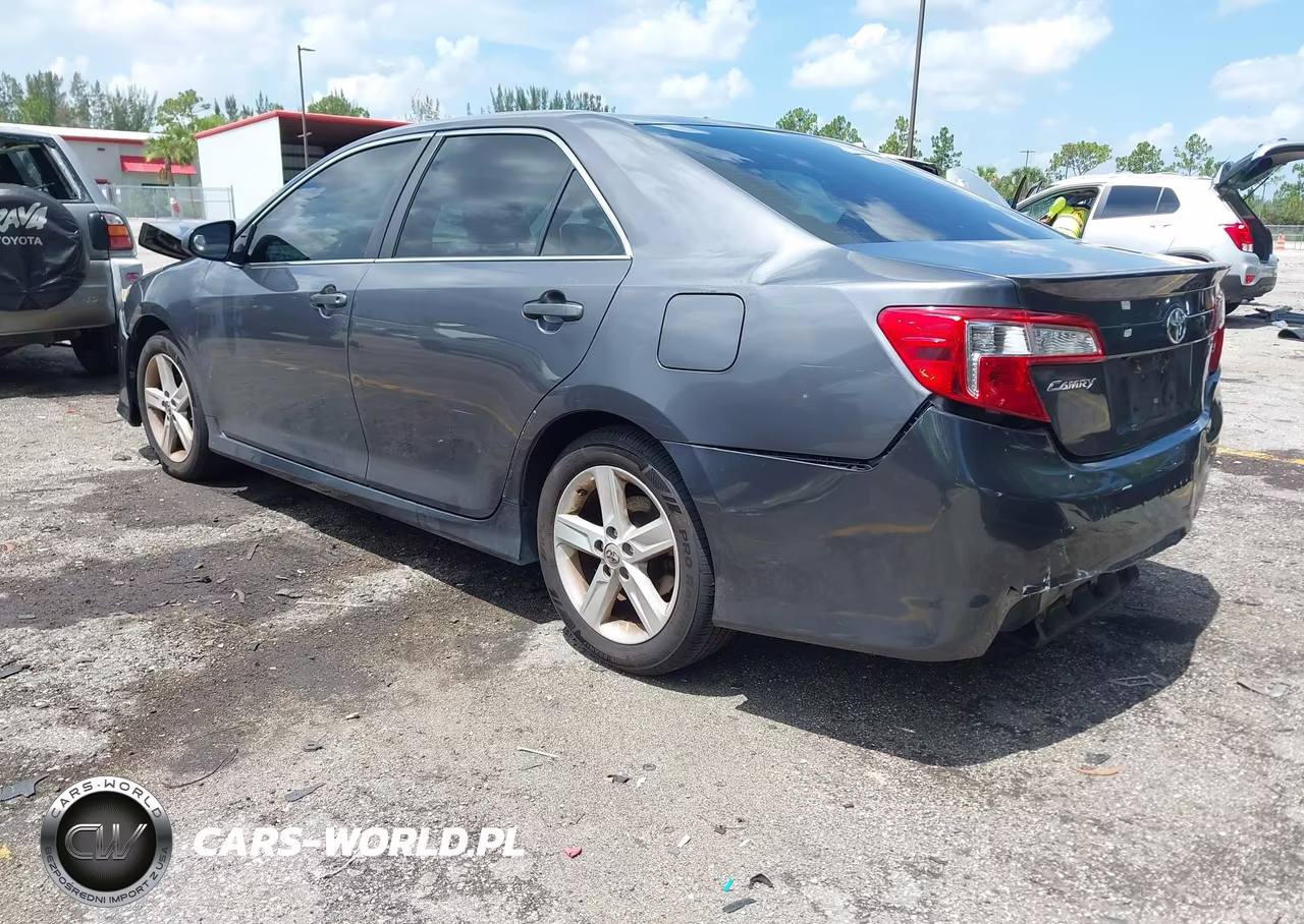 2014 Toyota Camry Se VIN:4T1BF1FK3EU432115 - 3