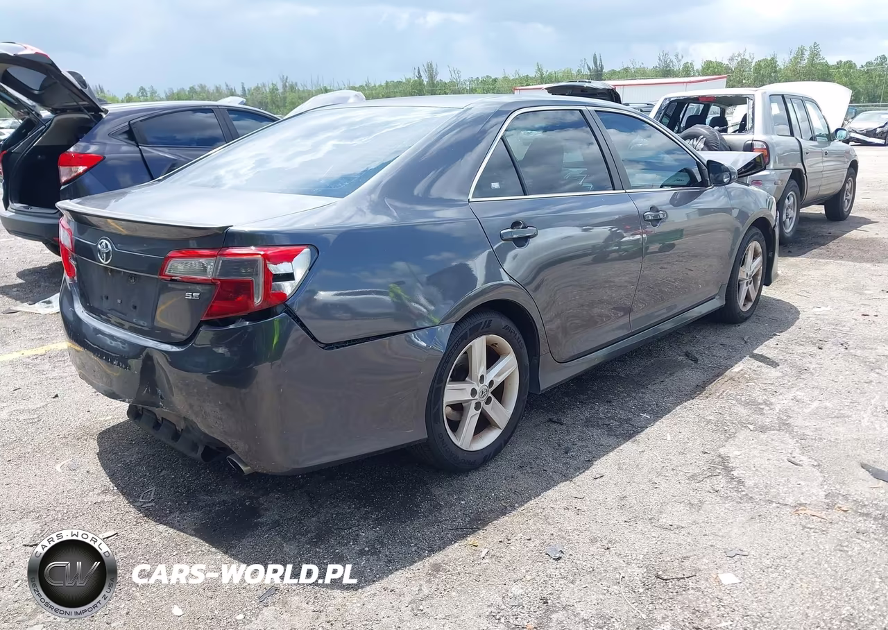 2014 Toyota Camry Se VIN:4T1BF1FK3EU432115 - 4