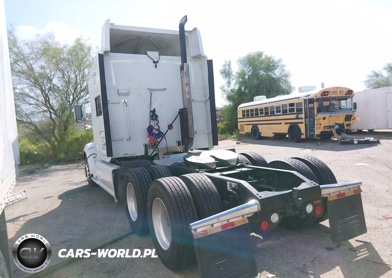 2011 Peterbilt 386 VIN:1XPHDP9XXBD130927 - 14