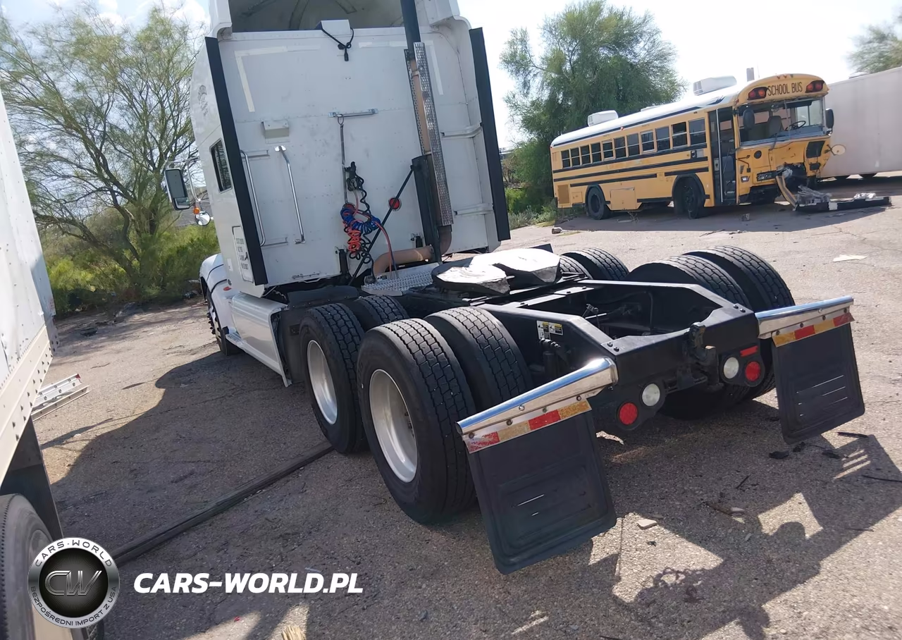 2011 Peterbilt 386 VIN:1XPHDP9XXBD130927 - 3
