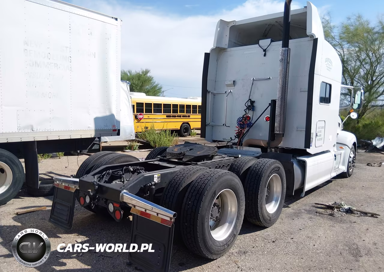 2011 Peterbilt 386 VIN:1XPHDP9XXBD130927 - 4