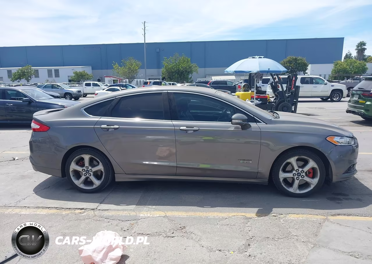2014 Ford Fusion Energi Titanium VIN:3FA6P0SU6ER111610 - 14