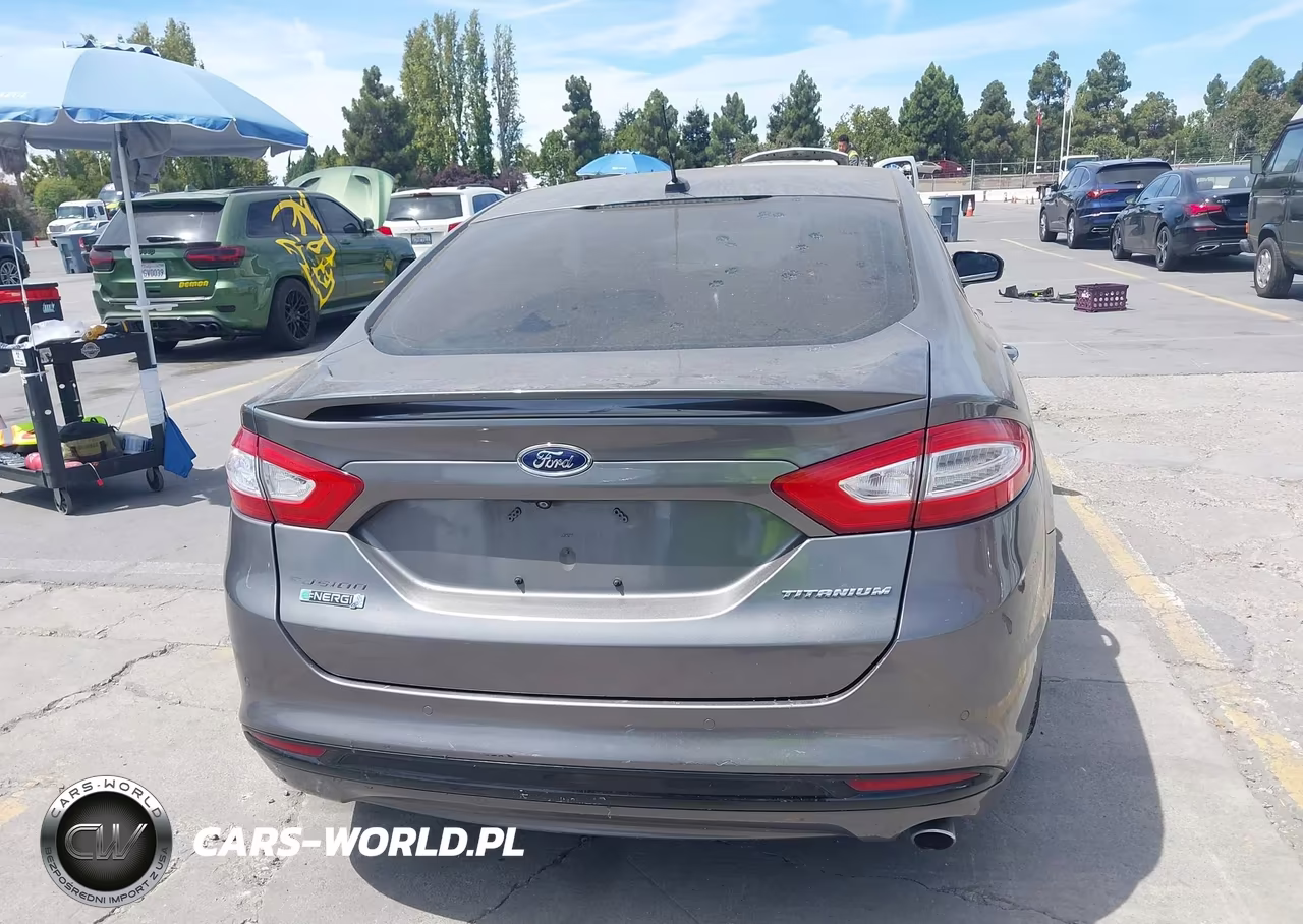 2014 Ford Fusion Energi Titanium VIN:3FA6P0SU6ER111610 - 17