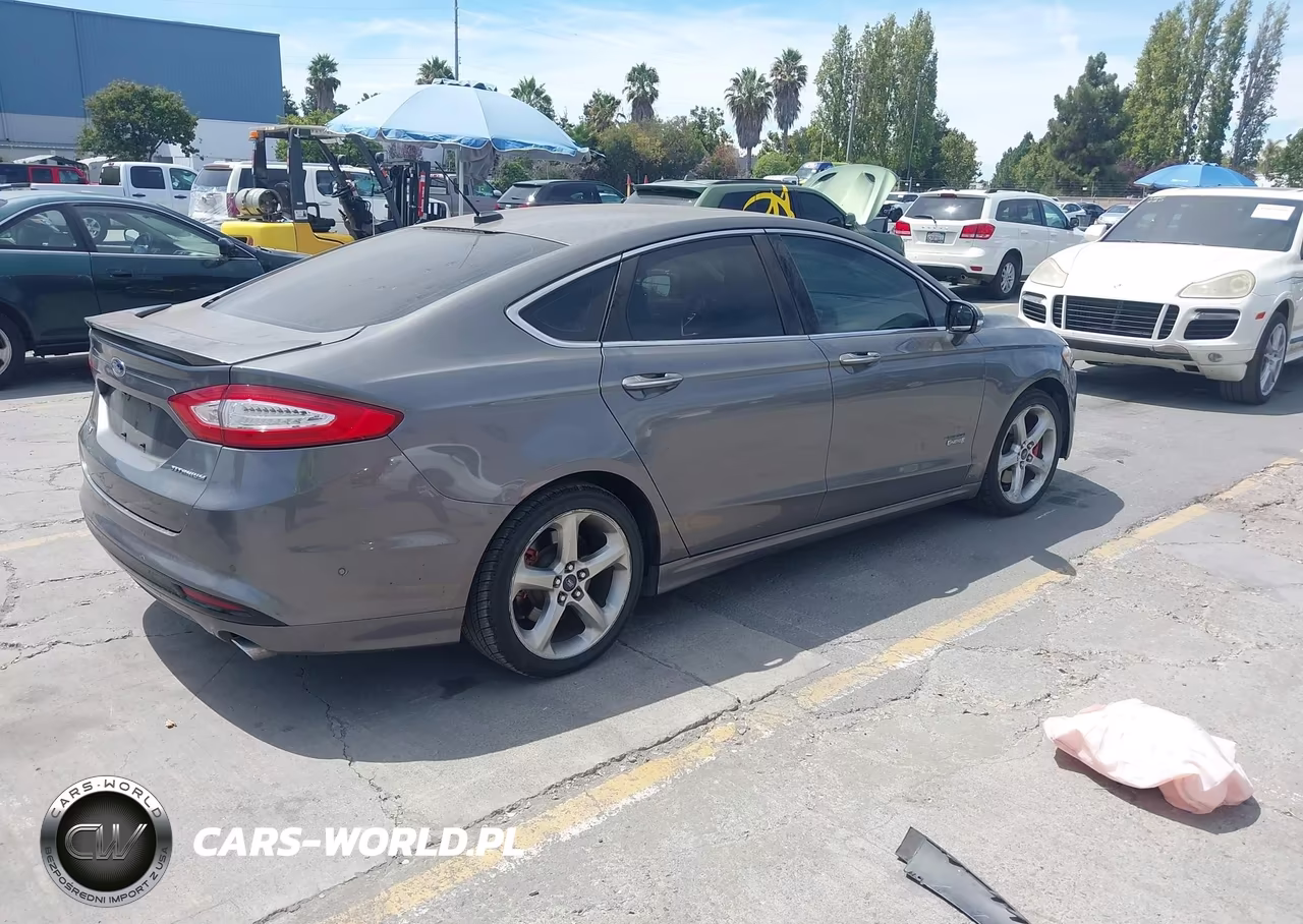 2014 Ford Fusion Energi Titanium VIN:3FA6P0SU6ER111610 - 4