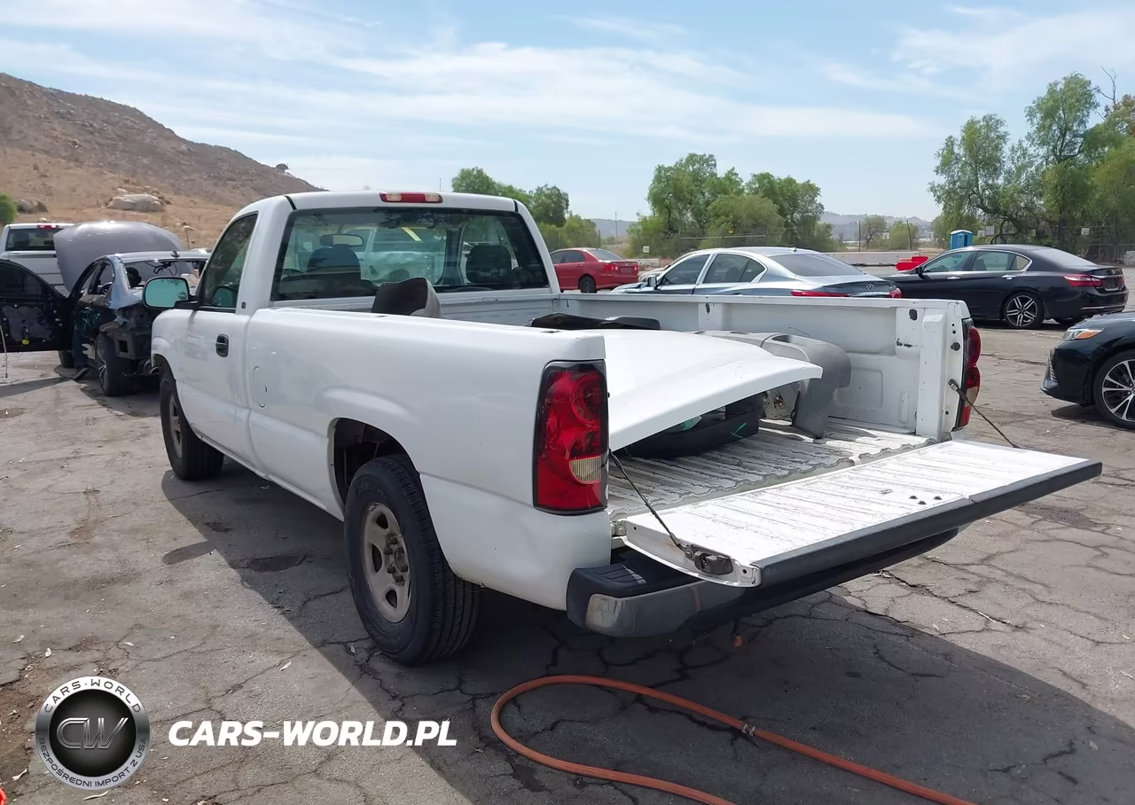 2004 Chevrolet Silverado 1500 Work Truck VIN:1GCEC14V44Z292973 - 3