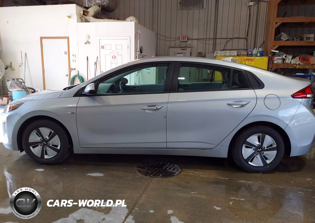 2020 Hyundai Ioniq Hybrid Blue VIN:KMHC65LC3LU219865 - 17