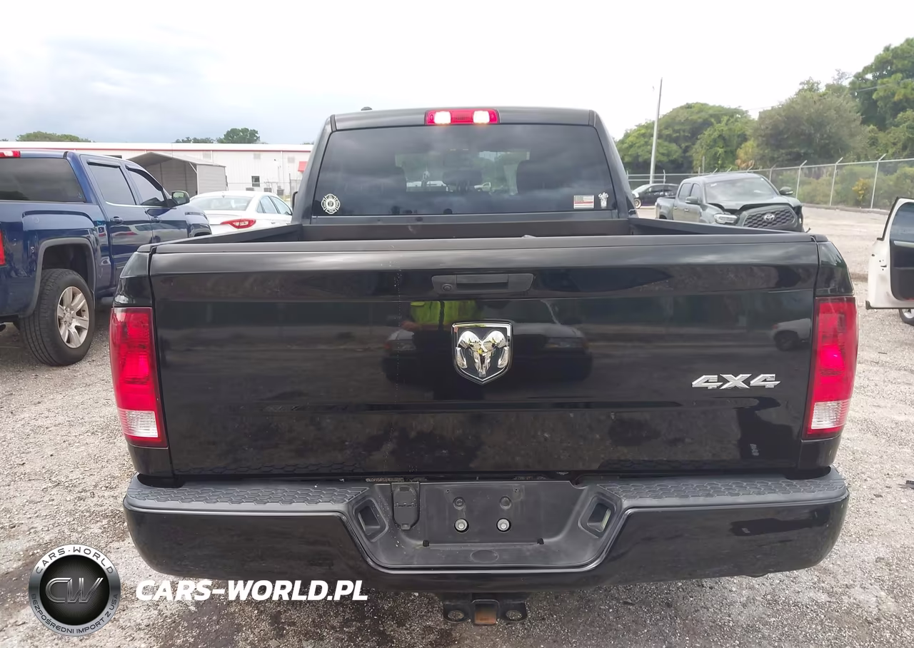 2019 Ram 1500 Classic Express 4X4 6'4 Box VIN:1C6RR7FG3KS544341 - 17
