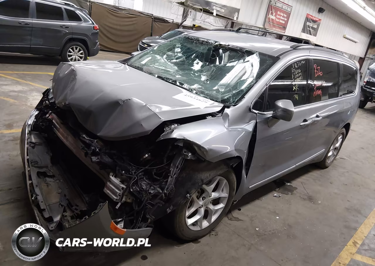 2017 Chrysler Pacifica Touring-L VIN:2C4RC1BGXHR512736 - 2