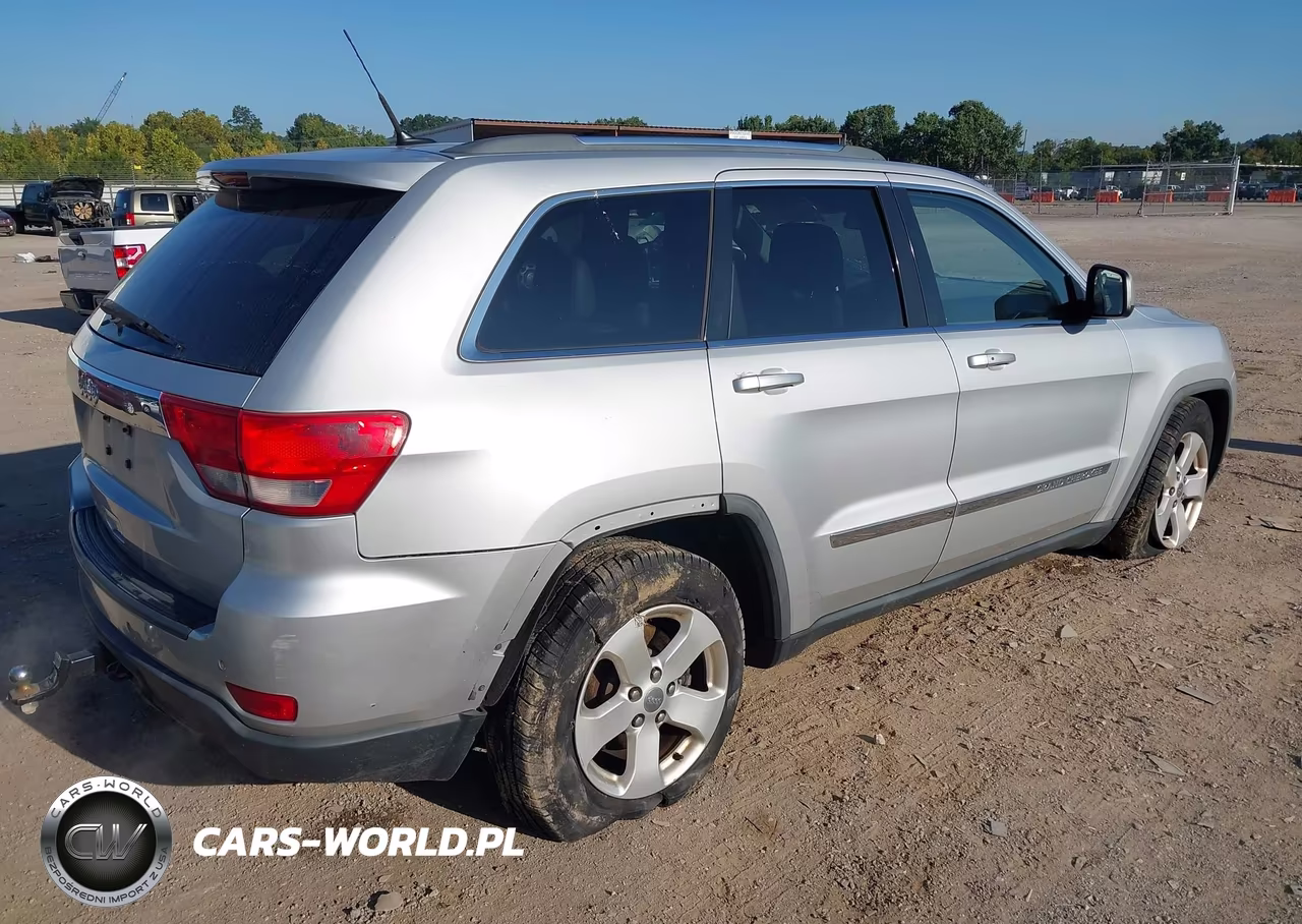 2011 Jeep Grand Cherokee Laredo VIN:1J4RS4GT1BC505226 - 4