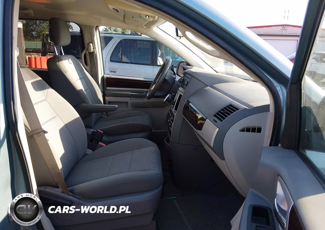 2010 Chrysler Town & Country Touring VIN:2A4RR5D15AR392455 - 5