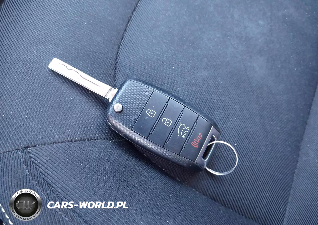 2015 Kia Soul + VIN:KNDJP3A55F7817055 - 11