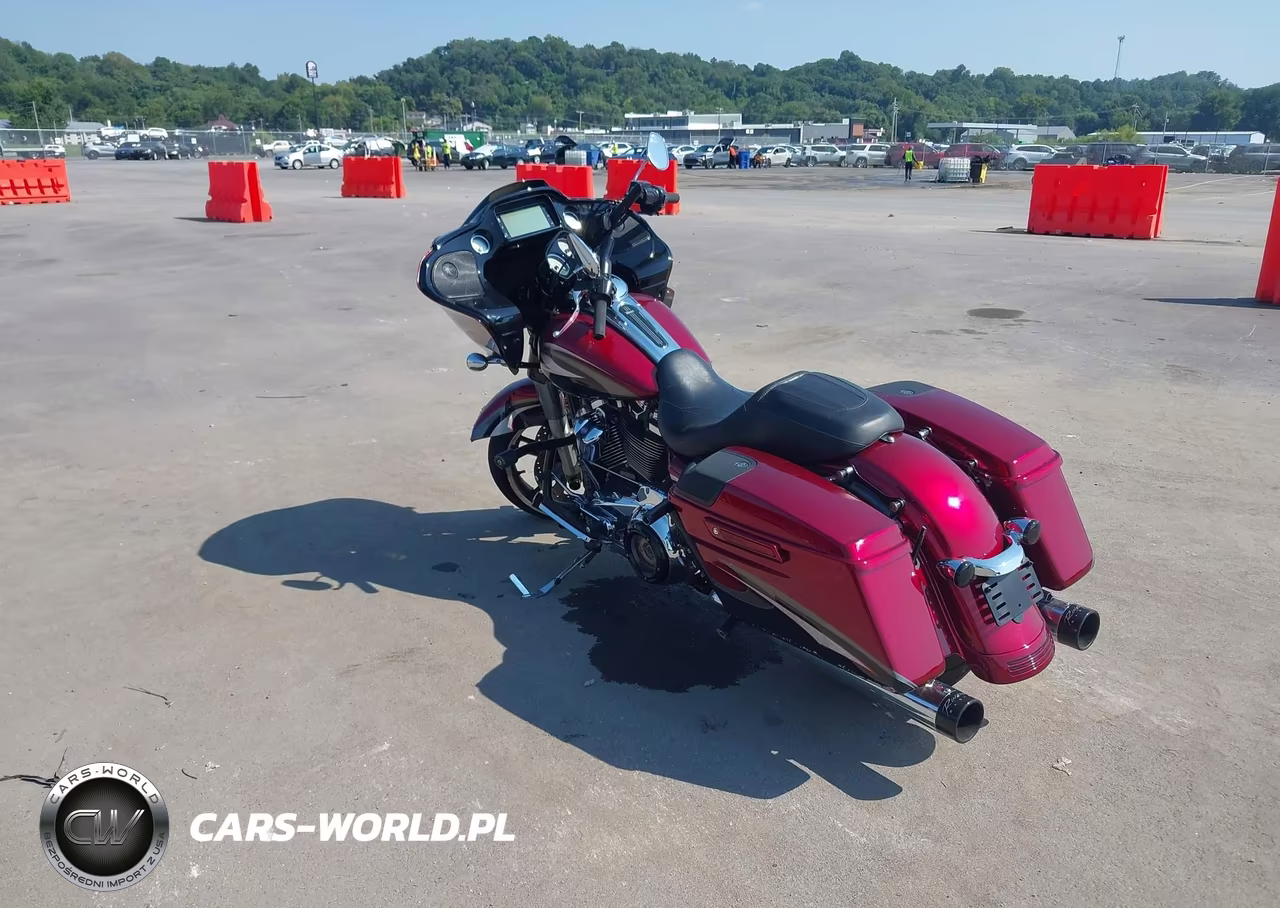 2017 Harley-Davidson Fltrxs Road Glide Special VIN:1HD1KTC11HB661846 - 3