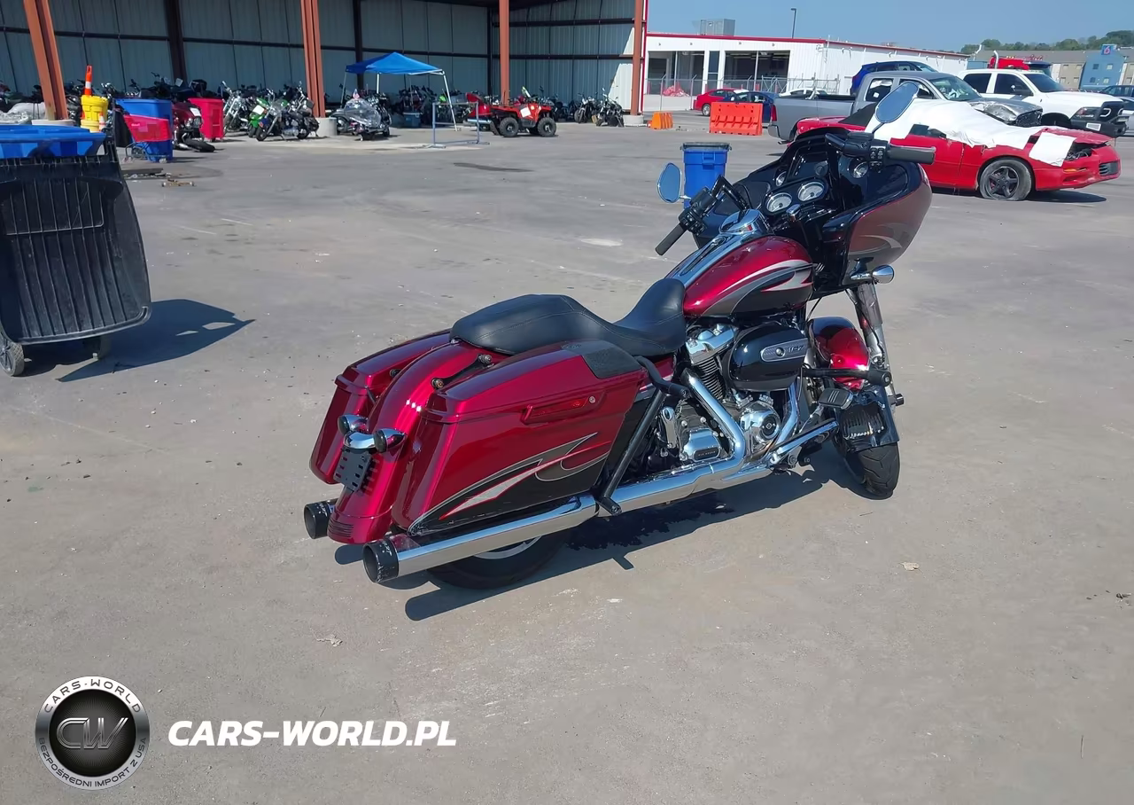 2017 Harley-Davidson Fltrxs Road Glide Special VIN:1HD1KTC11HB661846 - 4