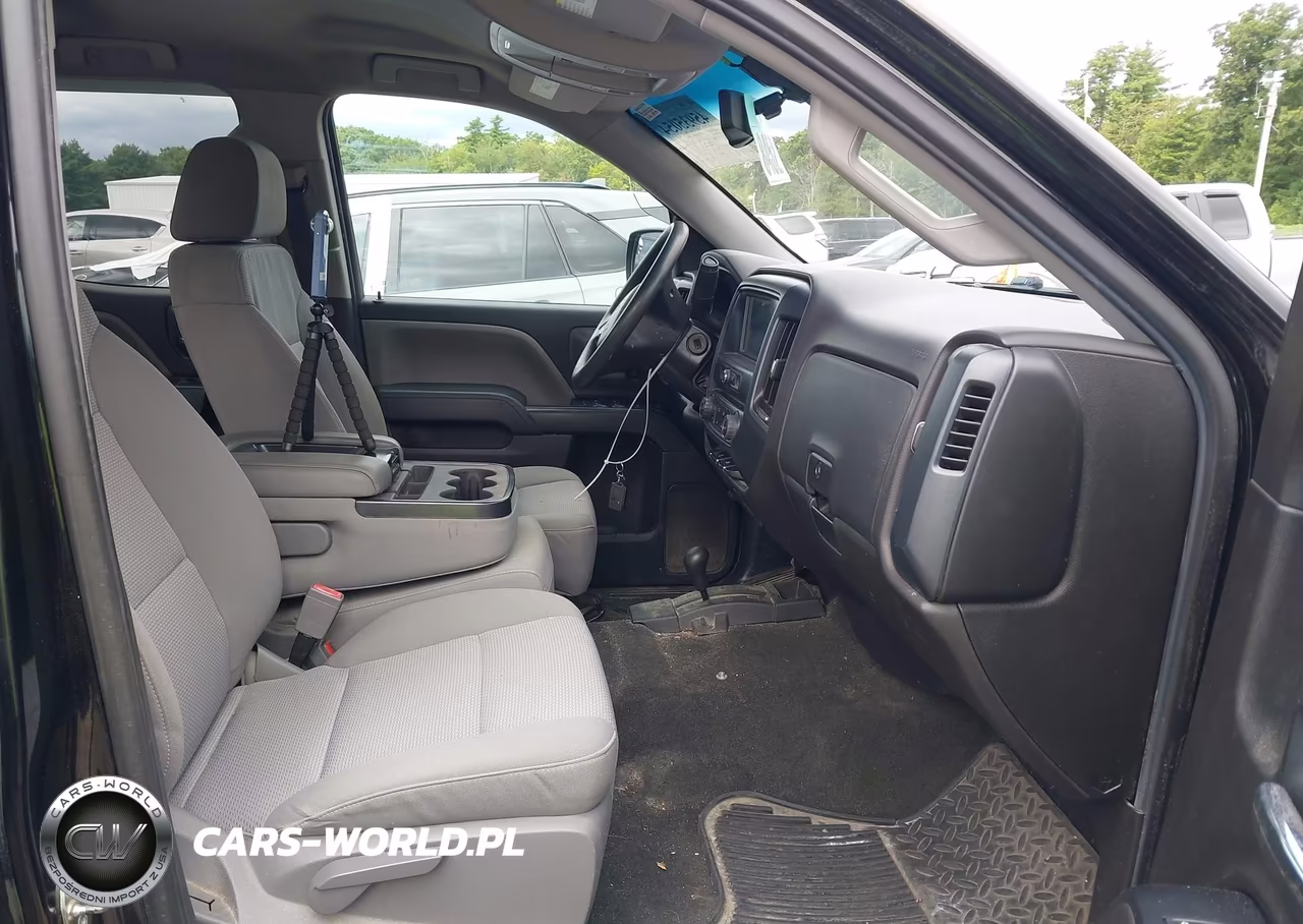 2018 Chevrolet Silverado 1500 Custom VIN:1GCVKPEC2JZ371010 - 5