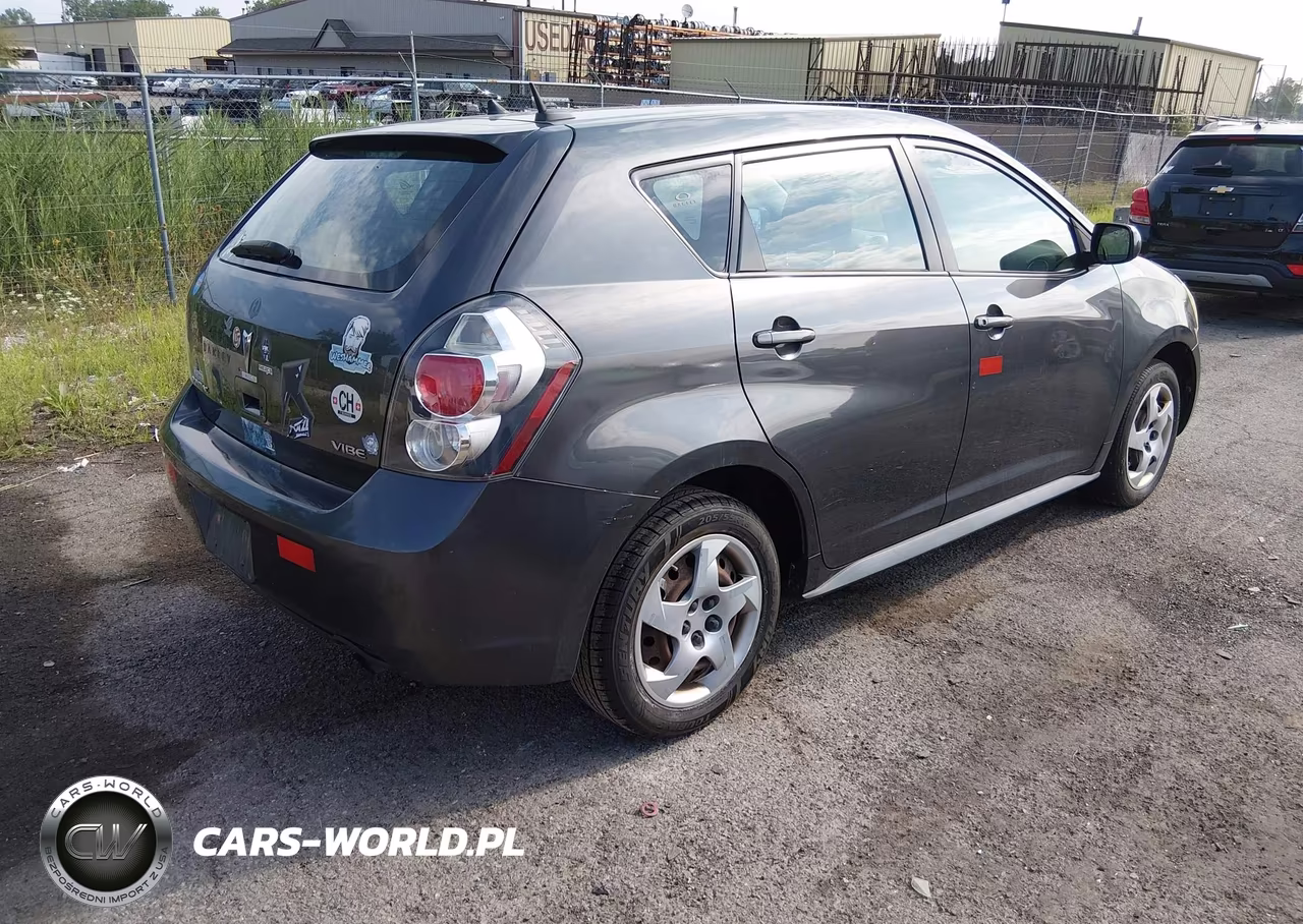 2010 Pontiac Vibe VIN:5Y2SP6E88AZ402884 - 4