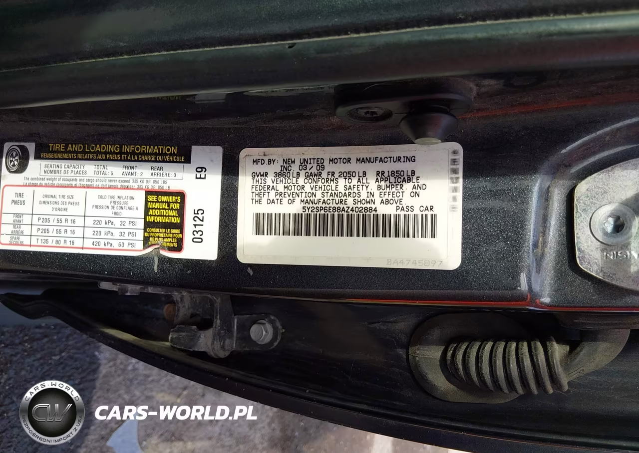 2010 Pontiac Vibe VIN:5Y2SP6E88AZ402884 - 9